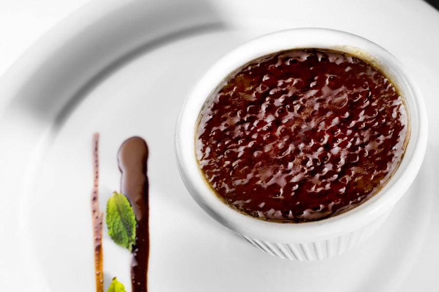 Recette de Crème brûlée au chocolat facile et rapide.