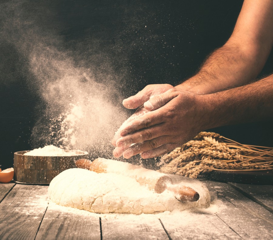 Quels sont les ingrédients utilisés pour faire une baguette traditionnelle ?