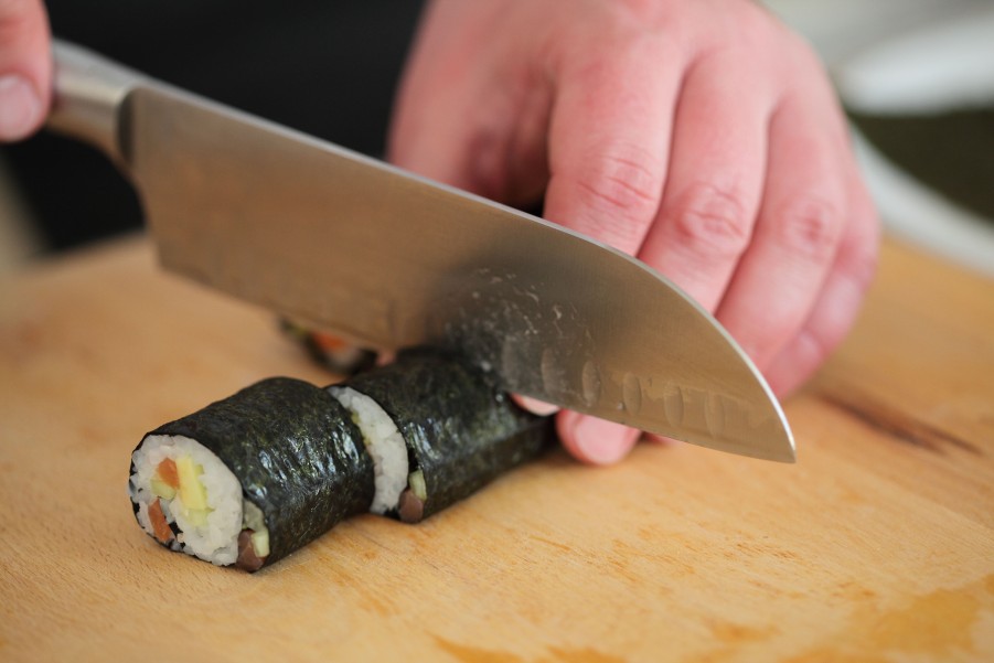 Faire des sushis maison : maîtriser cet art